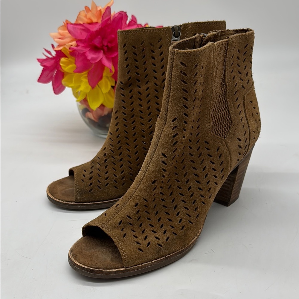 Toms Brown Heeled Boots with Chunky Heel and Woven Design Size 8 MCA7523K